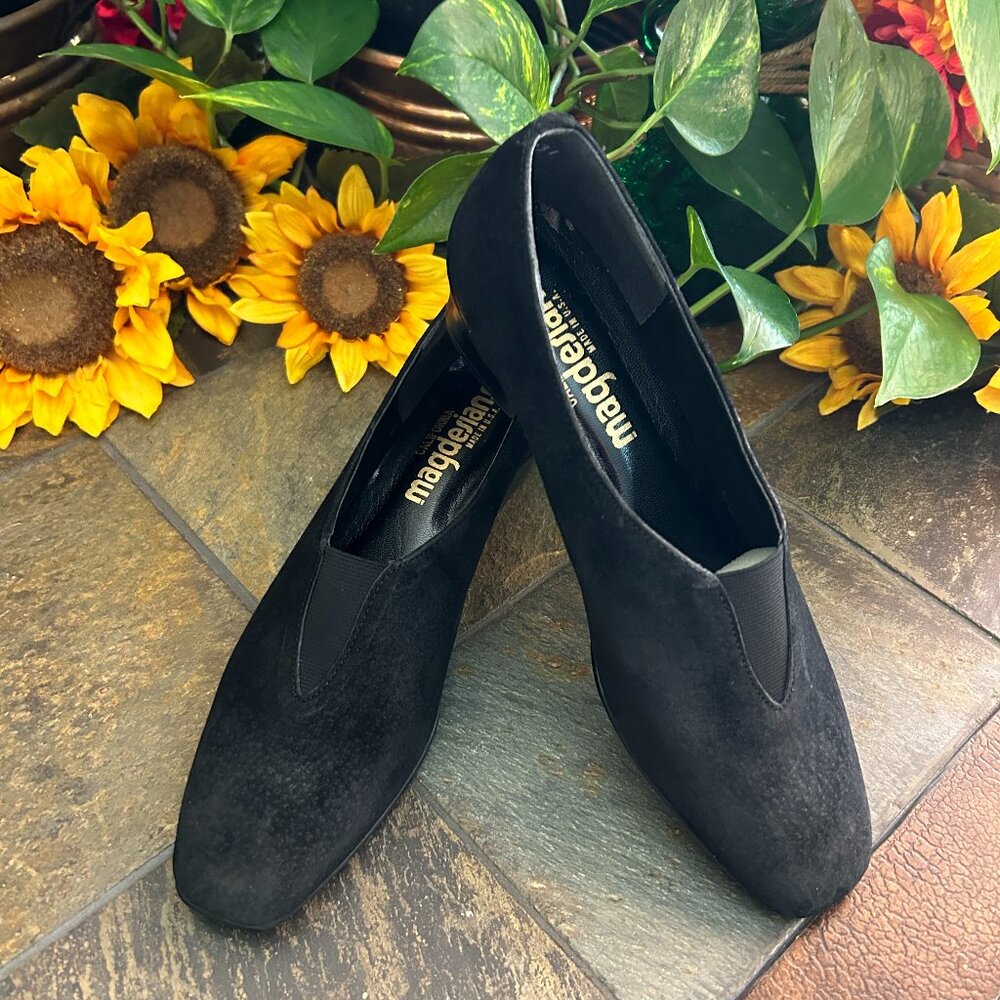 California Magdesian Black Suede Pumps (7M) NEW